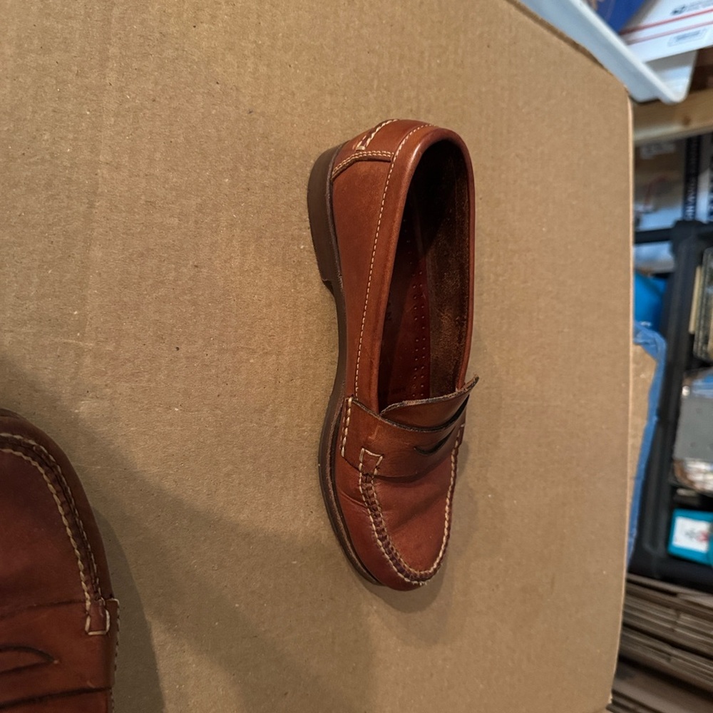 COLE HANN LEATHER LOAFERS SIZE 7
Women’s Nice Condition! - Picture 4 of 11